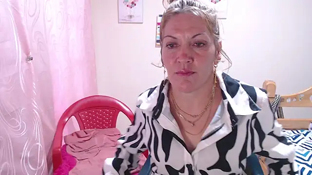 Snapshot of juliachannelhot chatting on 05/08/26, 10:48 juliachannelhot online show from 05/08/26, 10:48