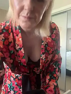 Laylaskyexx online show from 06/05/26, 06:52