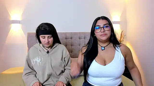 Elisa n Emma online show from 04/02/26, 07:44