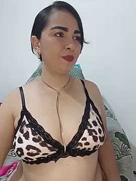 Snapshot of Emily_Divi69 chatting on 06/07/26, 07:28 Emily Divi69 online show from 06/07/26, 07:28
