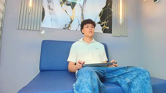 Snapshot of GOMEZZ_07 chatting on 04/06/26, 08:10 GOMEZZ 07 online show from 04/06/26, 08:10