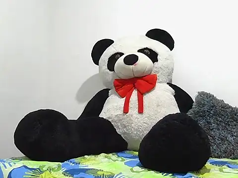 Snapshot of catalella898 chatting on 04/07/26, 11:48 catalella898 online show from 04/07/26, 11:48