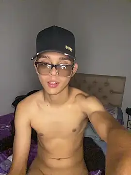 Snapshot of Alex_teen_20c chatting on 04/04/26, 11:13 Alex teen 20c online show from 04/04/26, 11:13