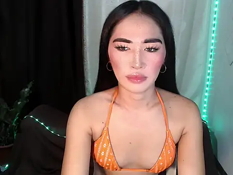 Snapshot of urasiankylie chatting on 06/08/26, 05:35 urasiankylie online show from 06/08/26, 05:35
