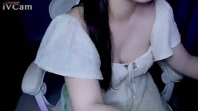 Snapshot of Milk_xoxo chatting on 04/10/26, 07:29 Milk xoxo online show from 04/10/26, 07:29