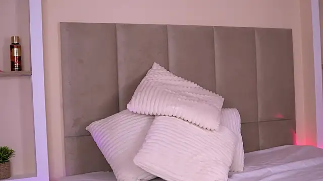 Amoraluxee online show from 05/07/26, 05:57