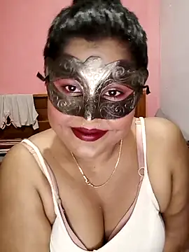 Snapshot of Maskedcurves chatting on 05/07/26, 07:14 Maskedcurves online show from 05/07/26, 07:14