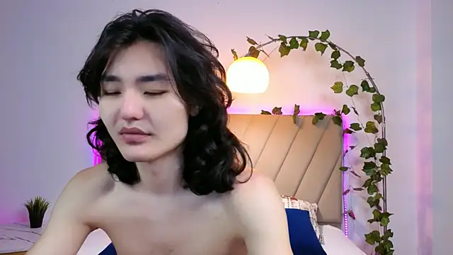 Snapshot of FormOverFear chatting on 07/05/26, 11:23 FormOverFear online show from 07/05/26, 11:23