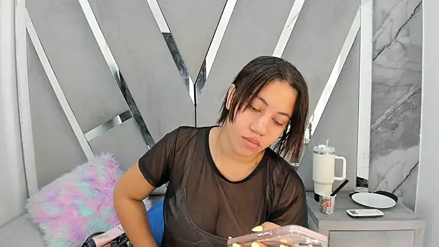 Snapshot of Daphne_cuteht chatting on 04/11/26, 01:04 Daphne cuteht online show from 04/11/26, 01:04