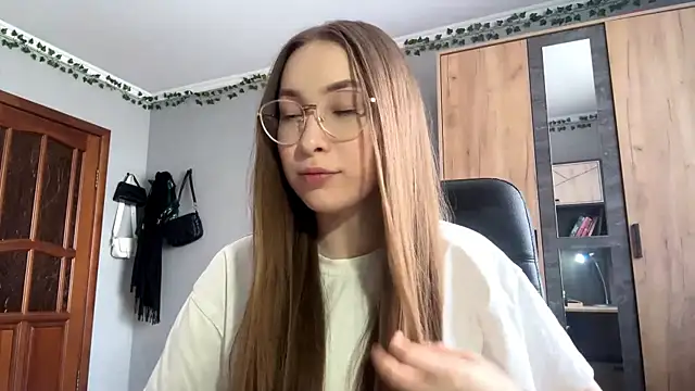 Milaissocute online show from 04/25/26, 10:18