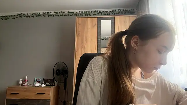 Milaissocute online show from 05/12/26, 12:35