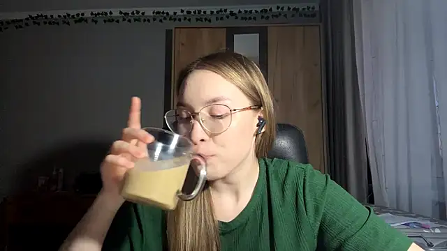 Milaissocute online show from 06/05/26, 06:02