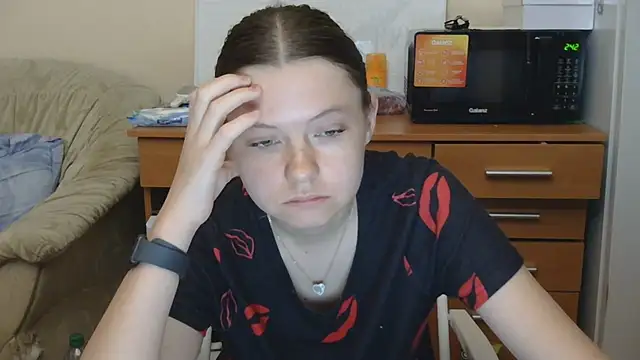 Snapshot of JessicaHolland1 chatting on 07/17/26, 05:40 JessicaHolland1 online show from 07/17/26, 05:40