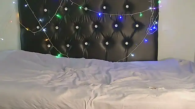 SlipperyLipsX online show from 04/11/26, 07:51