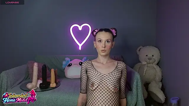 Bea doll online show from 04/04/26, 10:07