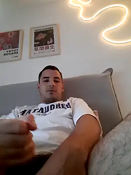 Snapshot of tomasF7 chatting on 04/07/26, 12:05 tomasF7 online show from 04/07/26, 12:05