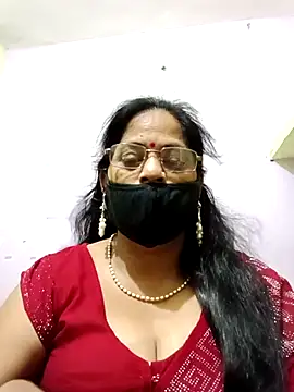 Snapshot of SEEMA_012 chatting on 04/29/26, 05:22 SEEMA 012 online show from 04/29/26, 05:22