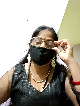 Snapshot of SEEMA_012 chatting on 05/07/26, 04:51 SEEMA 012 online show from 05/07/26, 04:51