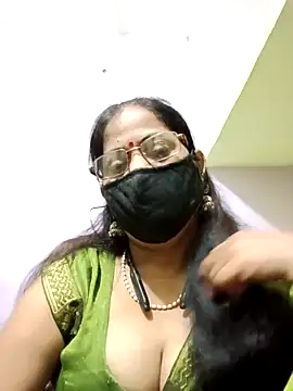 Snapshot of SEEMA_012 chatting on 05/17/26, 04:54 SEEMA 012 online show from 05/17/26, 04:54