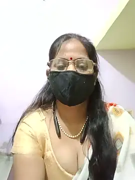 Snapshot of SEEMA_012 chatting on 05/19/26, 04:52 SEEMA 012 online show from 05/19/26, 04:52