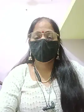Snapshot of SEEMA_012 chatting on 05/25/26, 04:40 SEEMA 012 online show from 05/25/26, 04:40