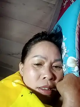 Snapshot of -Luni- chatting on 07/16/26, 01:50 -Luni- online show from 07/16/26, 01:50