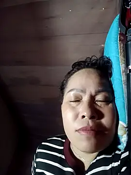 Snapshot of -Luni- chatting on 07/21/26, 05:54 -Luni- online show from 07/21/26, 05:54