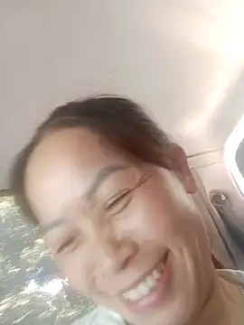 Snapshot of -Luni- chatting on 07/26/26, 04:53 -Luni- online show from 07/26/26, 04:53