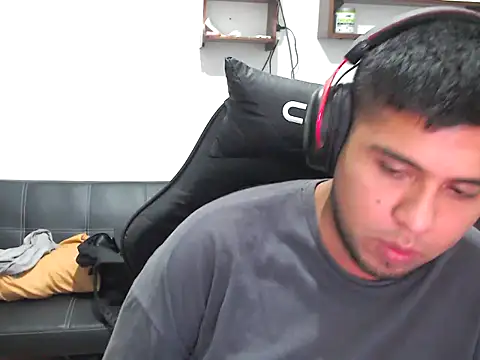 Snapshot of axellrz_ chatting on 04/03/26, 11:41 axellrz online show from 04/03/26, 11:41