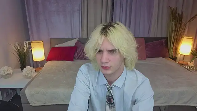 Snapshot of JameMilann chatting on 05/25/26, 08:26 JameMilann online show from 05/25/26, 08:26