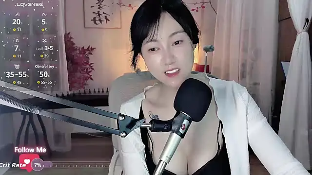 Snapshot of noomi-1111 chatting on 05/17/26, 02:13 noomi-1111 online show from 05/17/26, 02:13