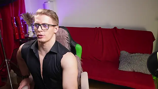 Snapshot of Kenly_White chatting on 04/05/26, 10:51 Kenly White online show from 04/05/26, 10:51