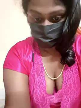 Snapshot of Romantic_Woman chatting on 04/18/26, 07:07 Romantic Woman online show from 04/18/26, 07:07
