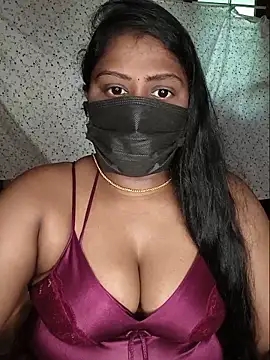 Snapshot of Romantic_Woman chatting on 05/16/26, 06:43 Romantic Woman online show from 05/16/26, 06:43