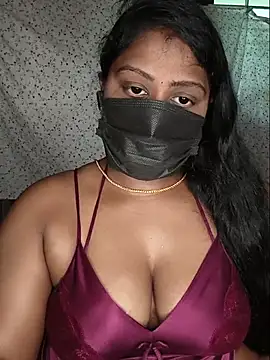 Snapshot of Romantic_Woman chatting on 05/16/26, 07:05 Romantic Woman online show from 05/16/26, 07:05