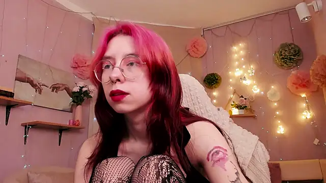 Snapshot of Alice_Nyx chatting on 04/11/26, 08:57 Alice Nyx online show from 04/11/26, 08:57