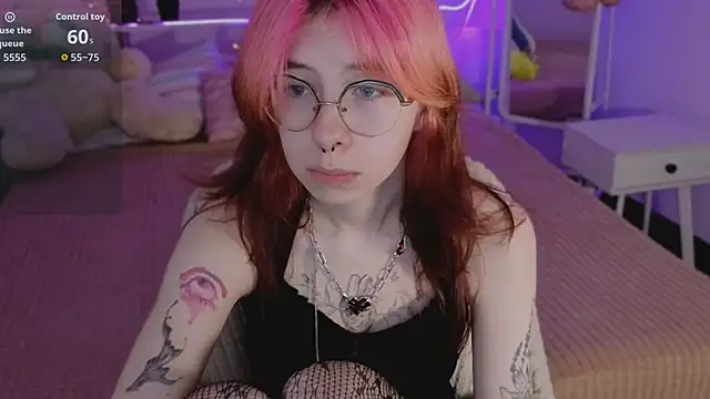 Snapshot of Alice_Nyx chatting on 05/17/26, 08:49 Alice Nyx online show from 05/17/26, 08:49