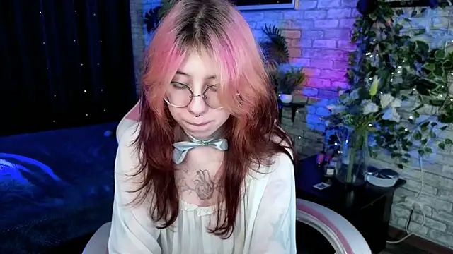 Snapshot of Alice_Nyx chatting on 07/04/26, 08:37 Alice Nyx online show from 07/04/26, 08:37