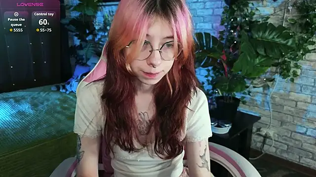 Snapshot of Alice_Nyx chatting on 07/12/26, 08:33 Alice Nyx online show from 07/12/26, 08:33