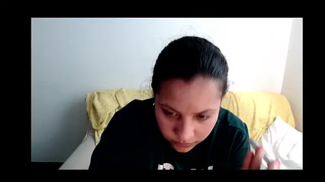 Snapshot of Emma_Bunny1 chatting on 05/24/26, 06:46 Emma Bunny1 online show from 05/24/26, 06:46
