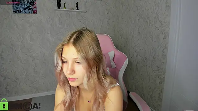 Snapshot of Angelina_Becker chatting on 06/01/26, 01:18 Angelina Becker online show from 06/01/26, 01:18