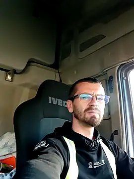 jozsi1995 online show from 04/17/26, 05:54