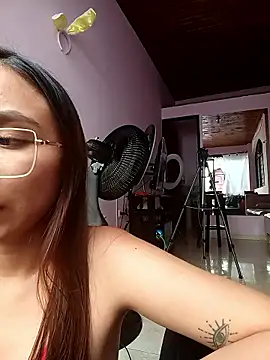Snapshot of Leticia_Hinkley_ chatting on 04/18/26, 07:07 Leticia Hinkley online show from 04/18/26, 07:07