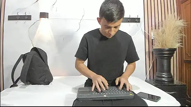 DilanAndKing online show from 04/29/26, 01:15