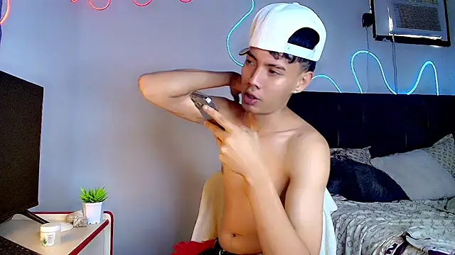 Ethan Noa online show from 04/13/26, 03:39