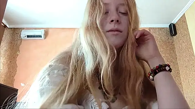 Snapshot of KateVibe_01 chatting on 05/19/26, 11:22 KateVibe 01 online show from 05/19/26, 11:22
