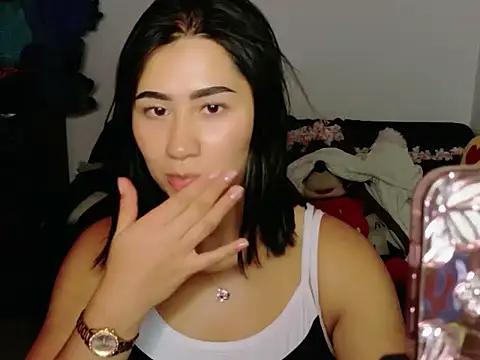 Snapshot of EvelynLeen_ chatting on 07/17/26, 08:24 EvelynLeen online show from 07/17/26, 08:24