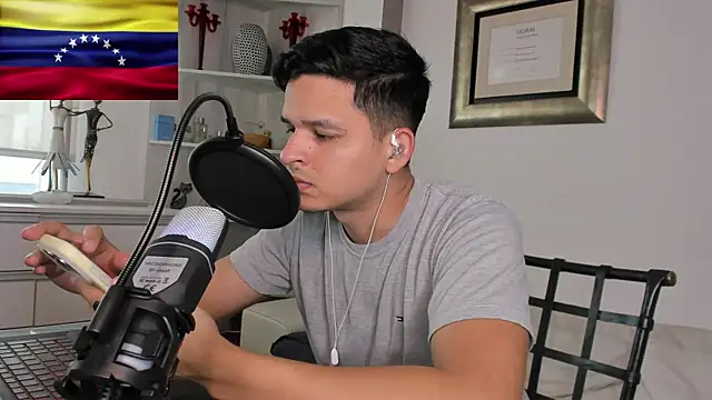 Snapshot of matrix1998 chatting on 04/06/26, 10:00 matrix1998 online show from 04/06/26, 10:00