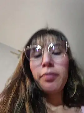 Snapshot of Mar_puentes chatting on 05/08/26, 04:29 Mar puentes online show from 05/08/26, 04:29