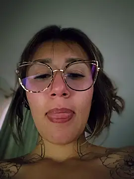 Snapshot of Mar_puentes chatting on 05/10/26, 03:28 Mar puentes online show from 05/10/26, 03:28